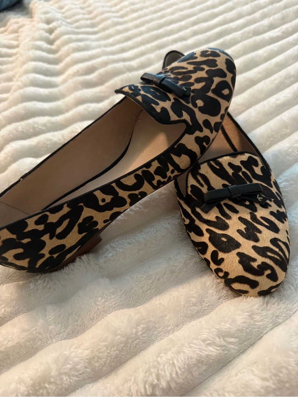Louise et Cie Leopard Print Calf Hair Loafers Flats Bow Detail Size 7.5 EU 38
